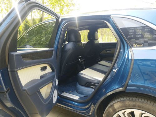 新車(chē)落地400萬(wàn)，兩年后僅售183萬(wàn) 賓利添越的超值選擇與洗掃車(chē)的意外關(guān)聯(lián)